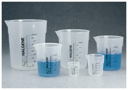 Nalgene&trade; Polypropylene Griffin Low-Form Plastic Beakers